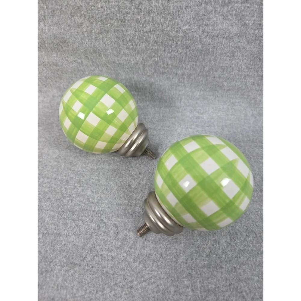 Pottery Barn Kids Green & White Gingham Resin Curtain Rod Finials Set of‎ 2